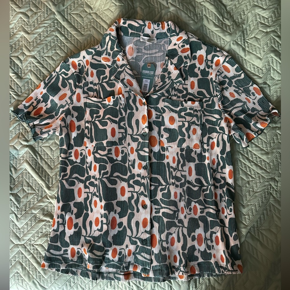 NWT Earthbound plisse shirt